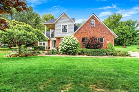 2375 Reidsview E, White Lake, MI 48383
