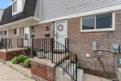 16092 W 11 Mile Rd, Southfield, MI 48076