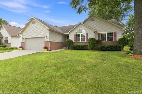 3799 Arlington Ave, Fort Gratiot, MI 48059