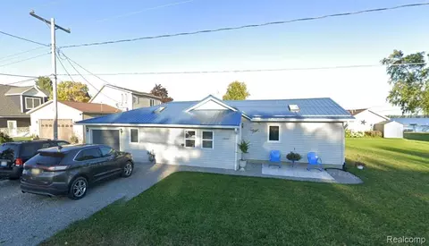 12508 W Shore Dr, Roscommon, MI 48629