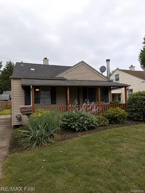 2220 Rowland Ave, Royal Oak, MI 48067