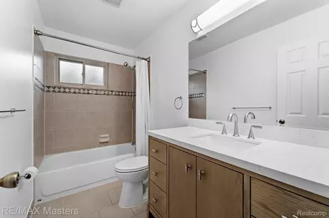 Bath - 6880 Janet St, Taylor, MI 48180 photo 1 of 1