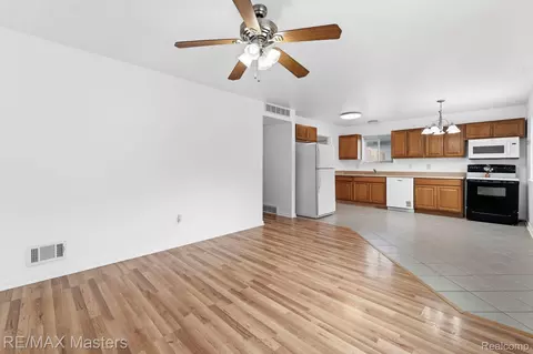 Living - 6880 Janet St, Taylor, MI 48180 photo 1 of 3