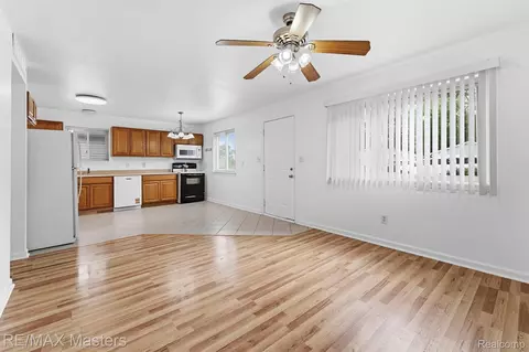 Living - 6880 Janet St, Taylor, MI 48180 photo 2 of 3