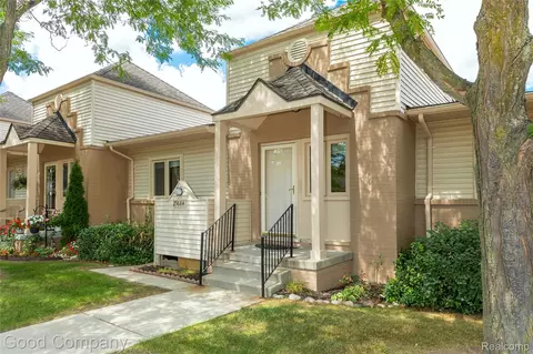 29684 Olympia Ct, Farmington Hills, MI 48336
