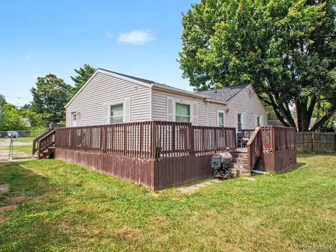 Exterior - 1444 E Williamson Ave, Burton, MI 48529 photo 3 of 5