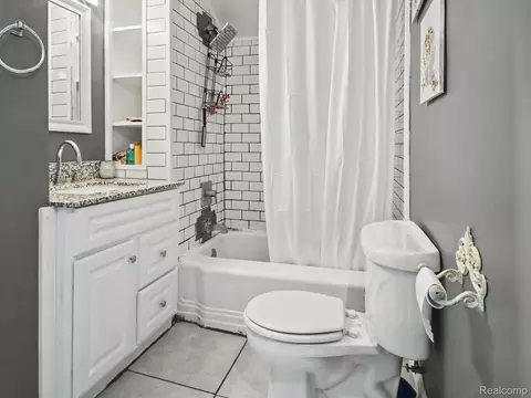 Bath - 1444 E Williamson Ave, Burton, MI 48529 photo 1 of 1