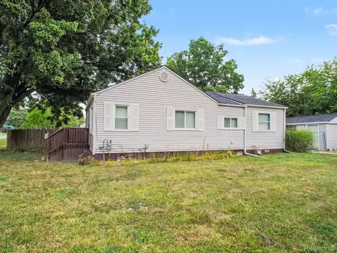 Exterior - 1444 E Williamson Ave, Burton, MI 48529 photo 4 of 5