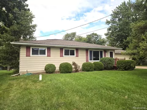 319 Sherman Ct, Ortonville, MI 48462