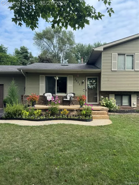 3877 Westlyn Dr, Lake Orion, MI 48359