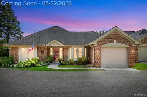 21388 Magnolia Ct, Farmington Hills, MI 48336