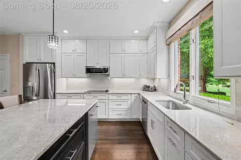Kitchen - 4678 Edinburgh Dr, Genoa, MI 48843 photo 2 of 3