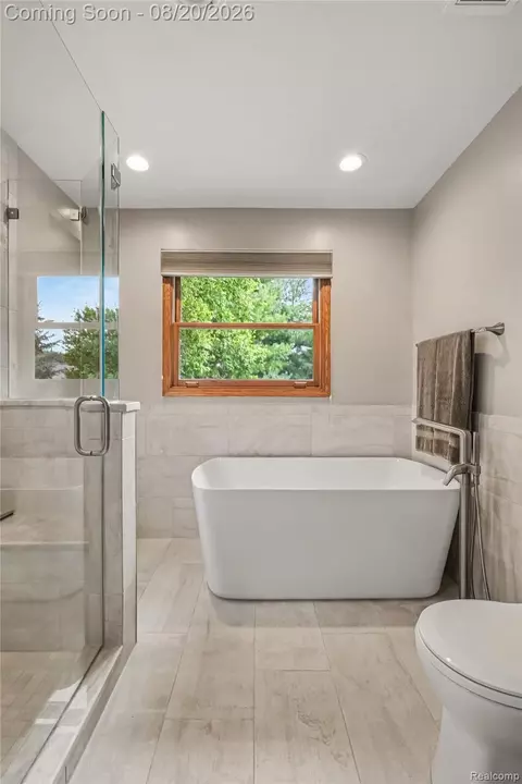 Bath - 4678 Edinburgh Dr, Genoa, MI 48843 photo 6 of 8
