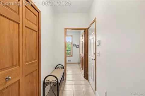 Entry Way - 4678 Edinburgh Dr, Genoa, MI 48843 photo 2 of 4