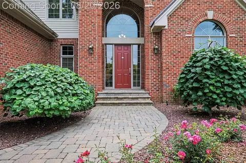 Exterior - 4678 Edinburgh Dr, Genoa, MI 48843 photo 8 of 11