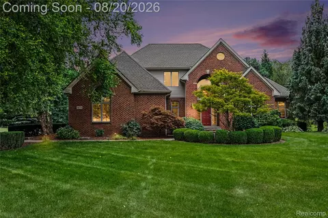 4678 Edinburgh Dr, Genoa, MI 48843