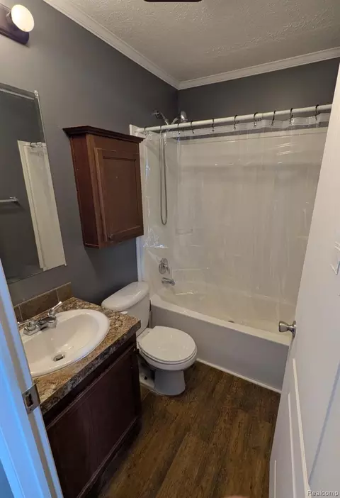 Bath - 23630 Hickory, Brownstown, MI 48174 photo 2 of 3