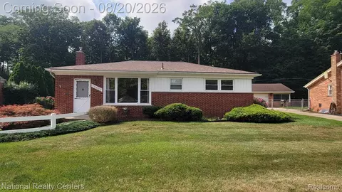 35655 Minton St, Livonia, MI 48150