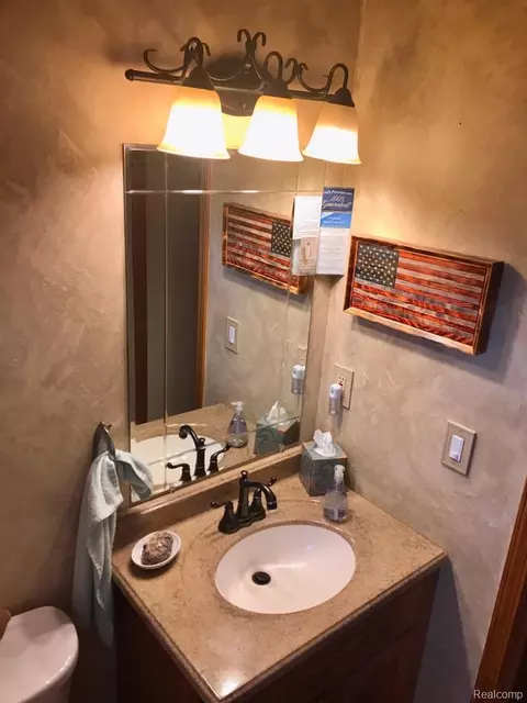 Bath - 4090 Violet Ave, St. Clair, MI 48079 photo 4 of 4