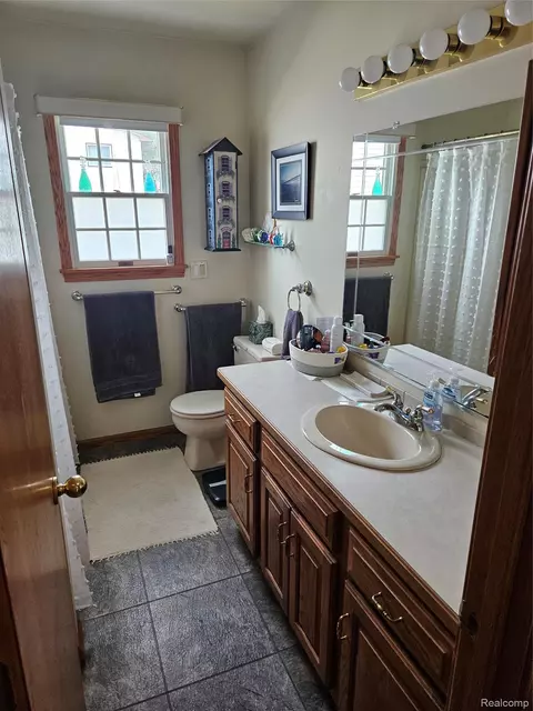 Bath - 4090 Violet Ave, St. Clair, MI 48079 photo 1 of 4