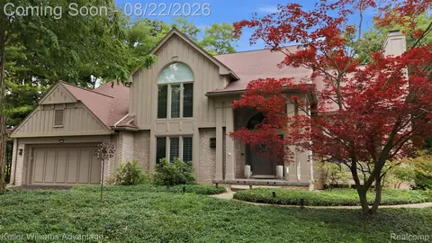 4979 Oak Holw, West Bloomfield, MI 48323