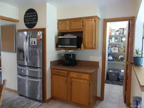Kitchen - 8335 Pardee Rd, Taylor, MI 48180 photo 2 of 2