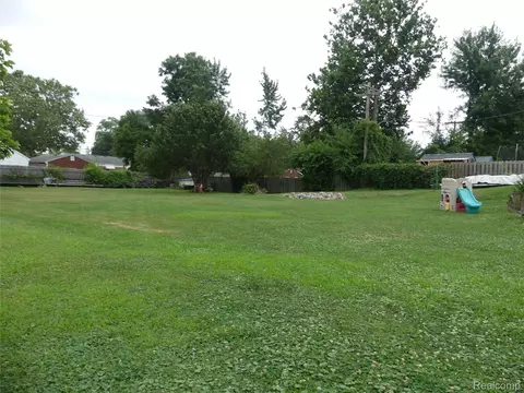 Exterior - 8335 Pardee Rd, Taylor, MI 48180 photo 2 of 4