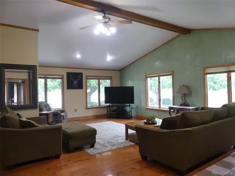 Living - 8335 Pardee Rd, Taylor, MI 48180 photo 1 of 2