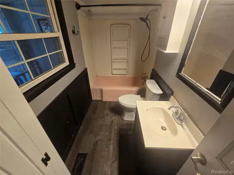 Bath - 402 E Buchanan St, Saint Johns, MI 48879 photo 2 of 2