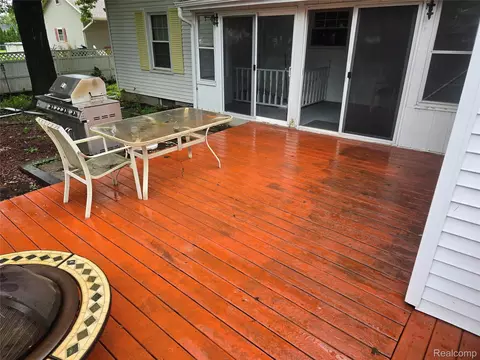 Exterior - 402 E Buchanan St, Saint Johns, MI 48879 photo 1 of 2