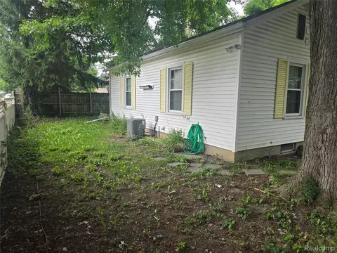 Exterior - 402 E Buchanan St, Saint Johns, MI 48879 photo 1 of 1
