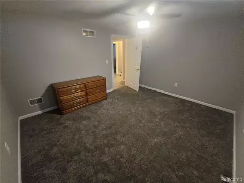 Bedroom - 402 E Buchanan St, Saint Johns, MI 48879 photo 3 of 3