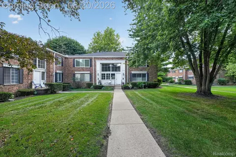 629 E Fox Hills Dr #44, Bloomfield Hills, MI 48304