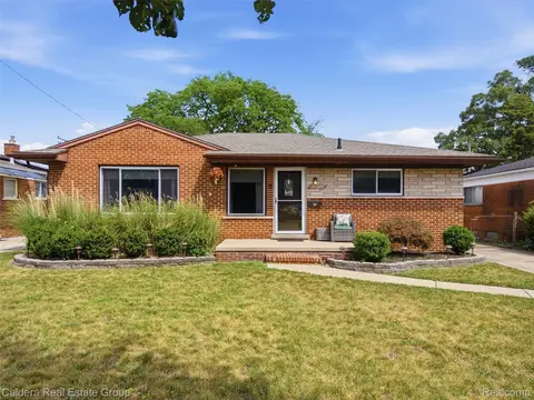28726 Suburban Dr, Warren, MI 48088
