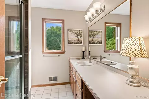 Bath - 11315 Lippincott Blvd E, Davison, MI 48423 photo 3 of 3