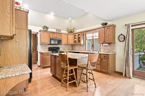 Kitchen - 11315 Lippincott Blvd E, Davison, MI 48423 photo 1 of 2