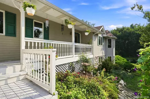 Exterior - 11315 Lippincott Blvd E, Davison, MI 48423 photo 1 of 5