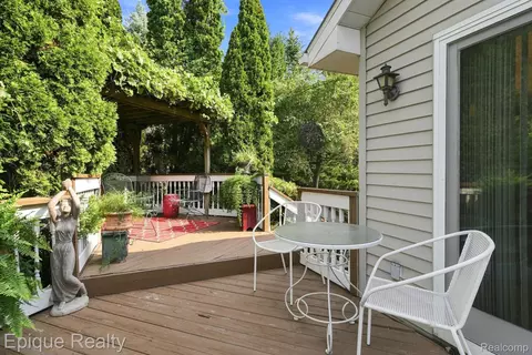 Exterior - 11315 Lippincott Blvd E, Davison, MI 48423 photo 2 of 5