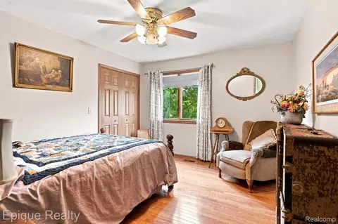 Bedroom - 11315 Lippincott Blvd E, Davison, MI 48423 photo 2 of 2