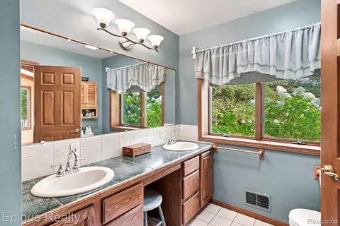 Bath - 11315 Lippincott Blvd E, Davison, MI 48423 photo 2 of 3