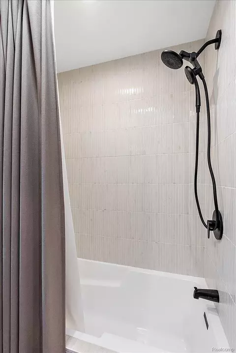 Bath - 6023 Paramus, Independence, MI 48346 photo 5 of 5
