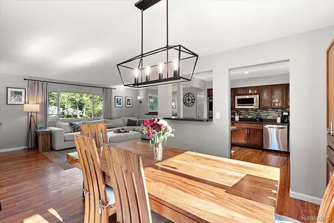 Dining - 6023 Paramus, Independence, MI 48346 photo 2 of 2
