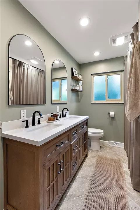 Bath - 6023 Paramus, Independence, MI 48346 photo 4 of 5