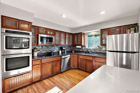 Kitchen - 6023 Paramus, Independence, MI 48346 photo 3 of 4