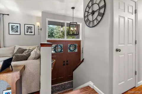 Entry Way - 6023 Paramus, Independence, MI 48346 photo 2 of 3