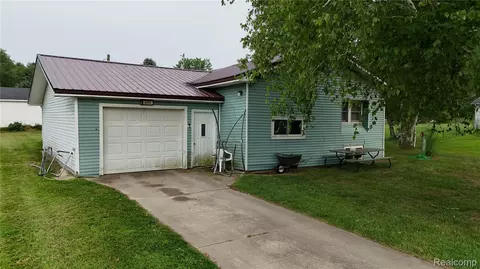 8974 Belsay Rd, Arbela, MI 48746
