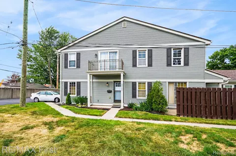 27701 Roy St, Saint Clair Shores, MI 48081