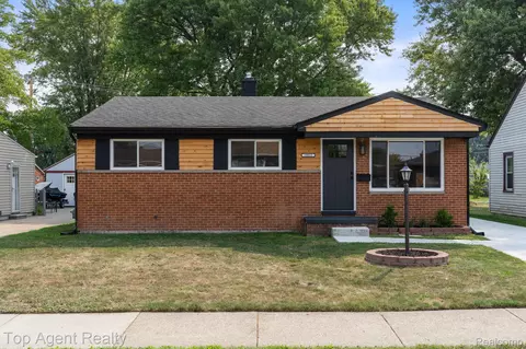 28012 Gladstone St, Saint Clair Shores, MI 48081