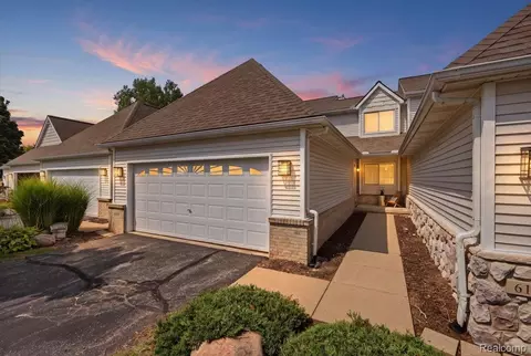 61016 Evergreen Ct, South Lyon, MI 48178