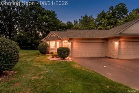 12045 Hickory W, Utica, MI 48315